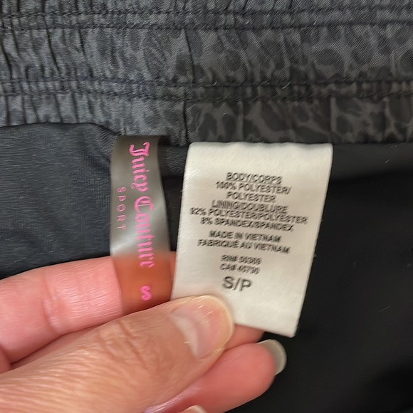 Juicy Couture Women's Perforated Run Short Size Small - Picture 6 of 8